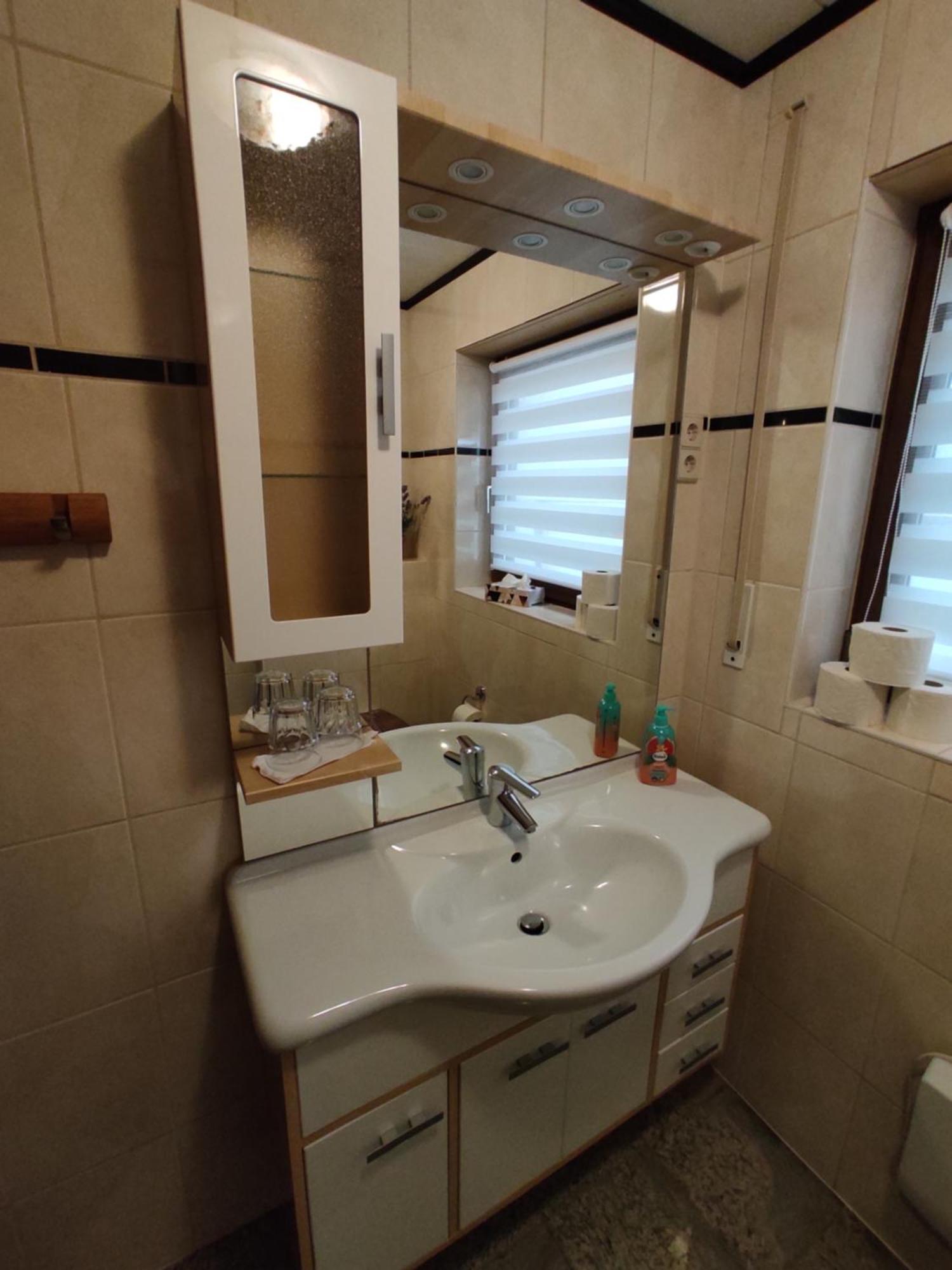 Moselferienweingut Schaefer Apartment Wintrich Room photo